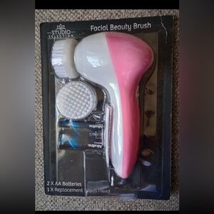Facial beauty brush Studio Selection with batteries and replacement brush head~